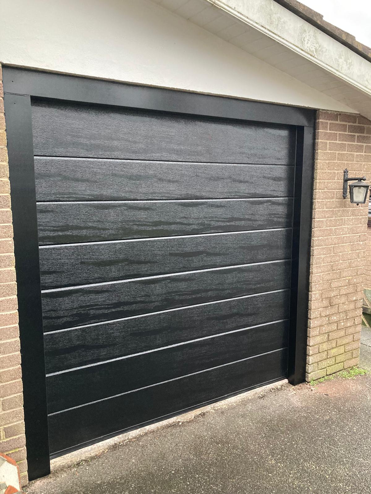 Sectional garage door Comber
